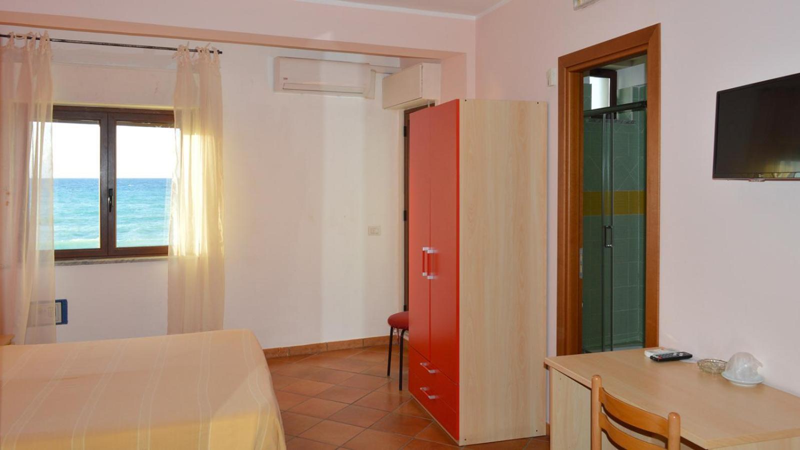 Splash'S Rooms Spadafora Bagian luar foto