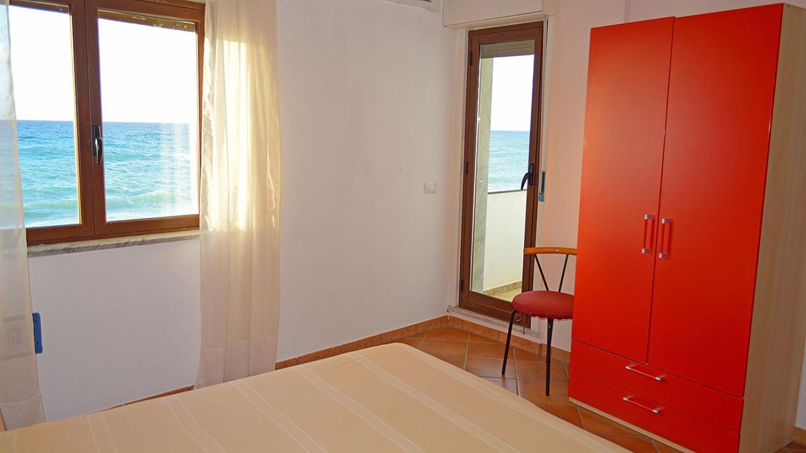 Splash'S Rooms Spadafora Bagian luar foto