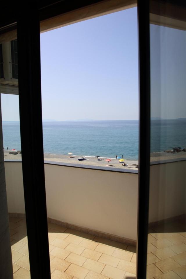 Splash'S Rooms Spadafora Bagian luar foto