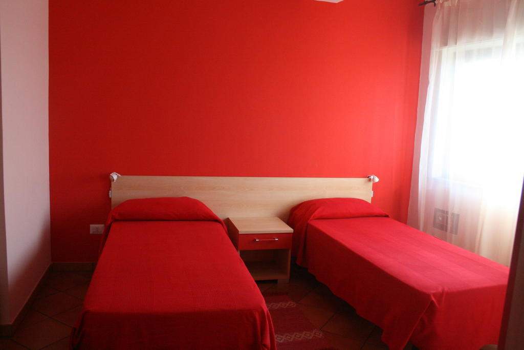 Splash'S Rooms Spadafora Ruang foto