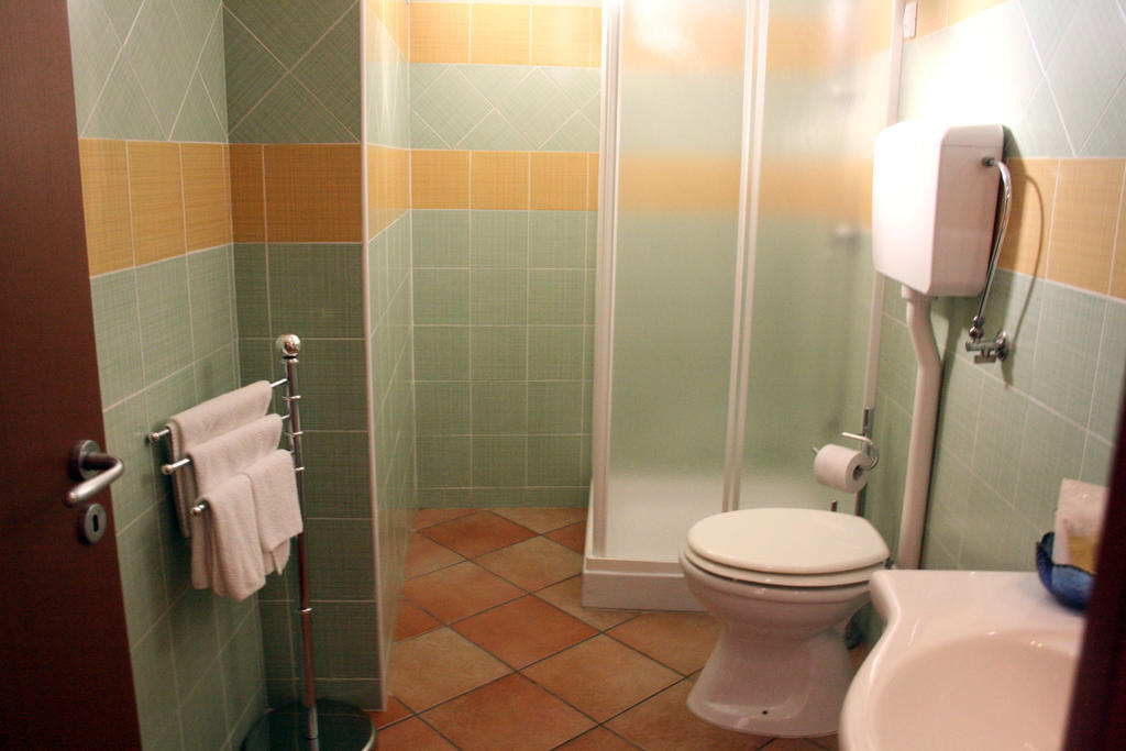 Splash'S Rooms Spadafora Ruang foto